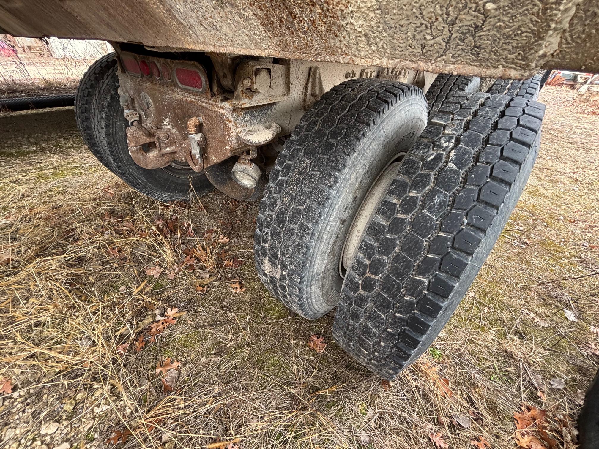 1996 VOLVO Quad-Axle - Image 29